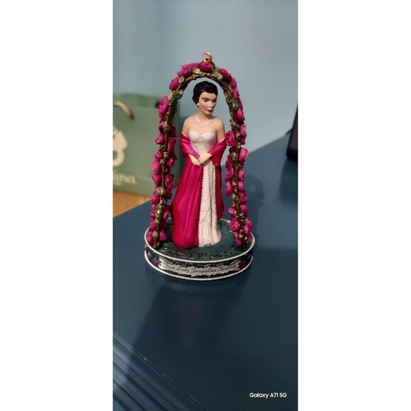* First Lady Jacqueline Kennedy Christmas Tree Ornament Carlton Cards Heirloom - Picture 1 of 3